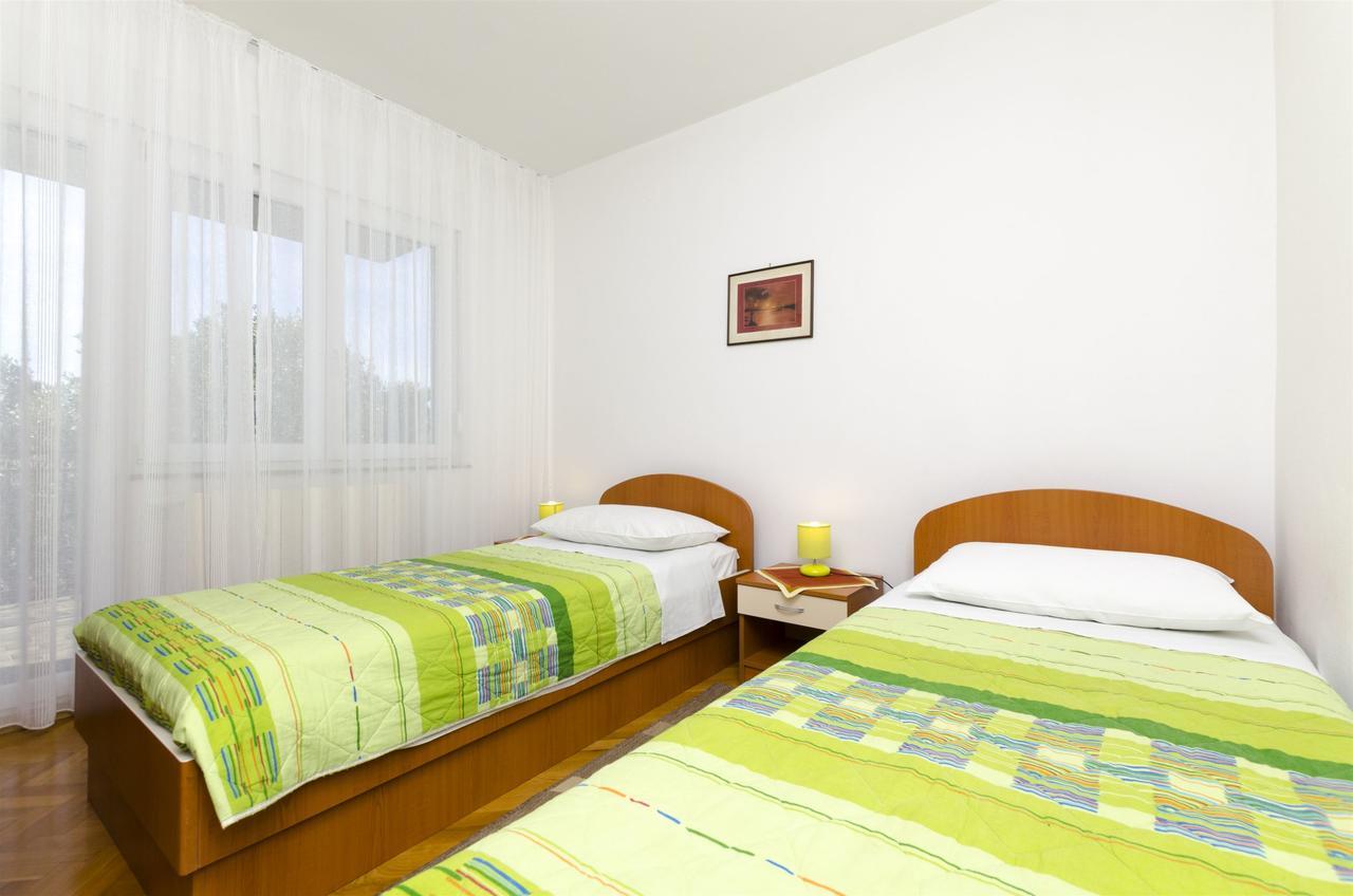 Apartments Karmela Примоштен Экстерьер фото