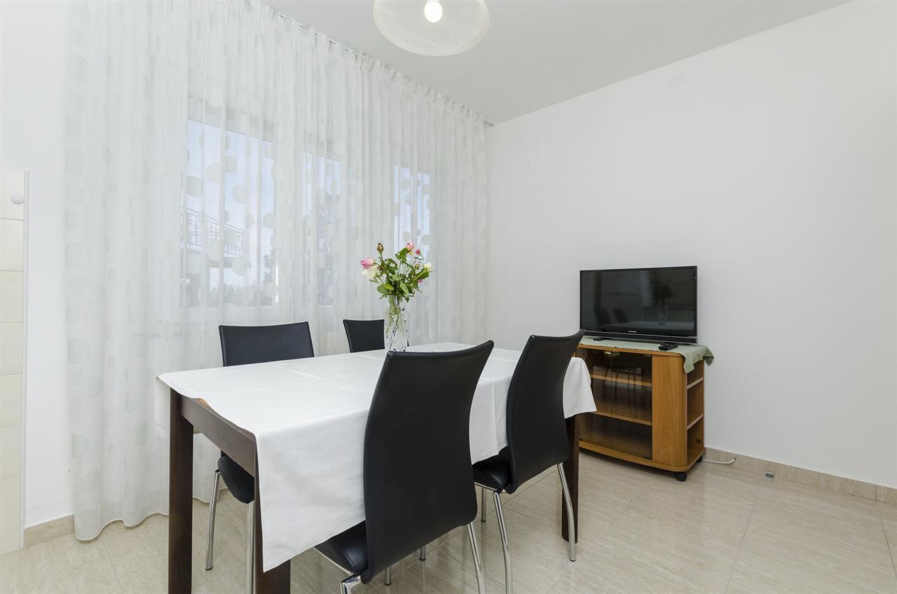 Apartments Karmela Примоштен Экстерьер фото