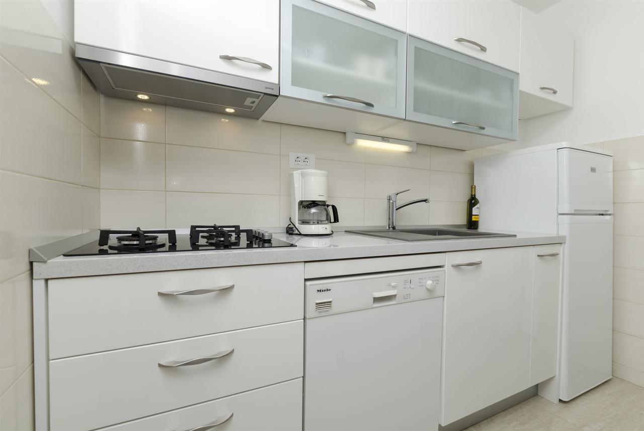 Apartments Karmela Примоштен Экстерьер фото