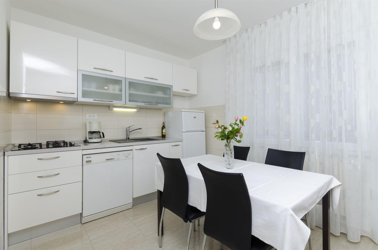 Apartments Karmela Примоштен Экстерьер фото