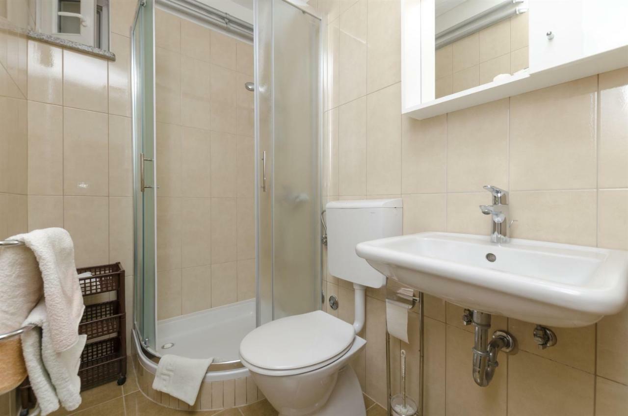 Apartments Karmela Примоштен Экстерьер фото