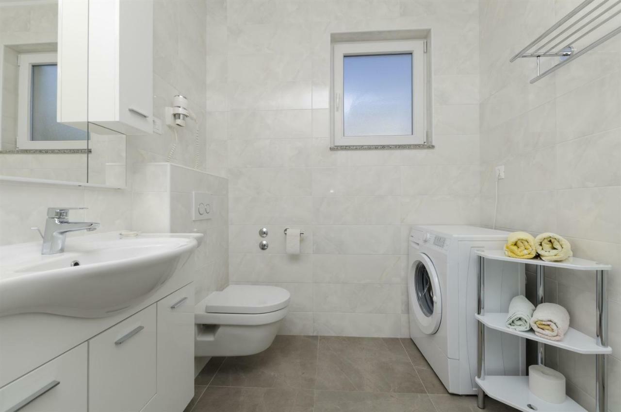 Apartments Karmela Примоштен Экстерьер фото