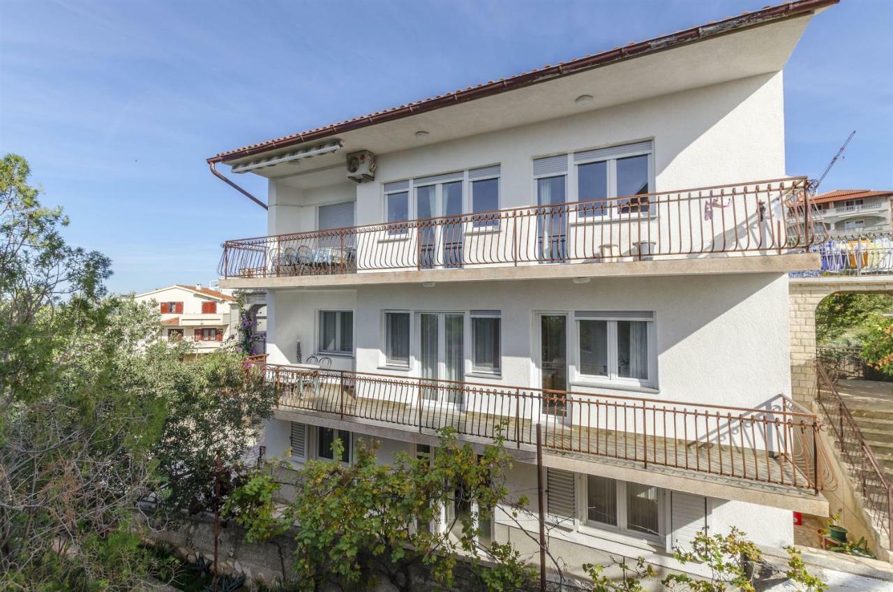 Apartments Karmela Примоштен Экстерьер фото