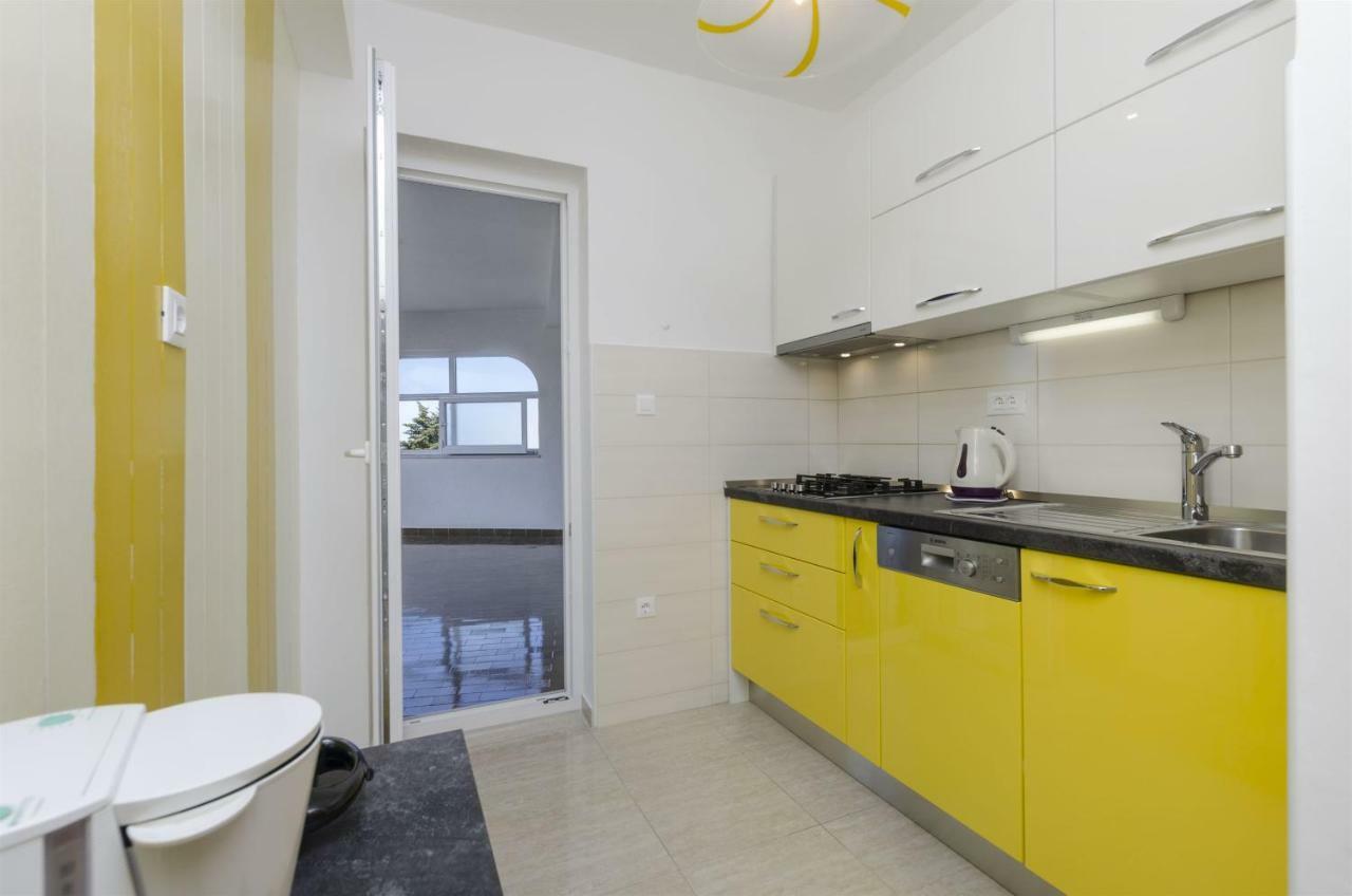 Apartments Karmela Примоштен Экстерьер фото