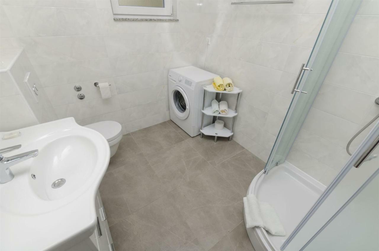 Apartments Karmela Примоштен Экстерьер фото